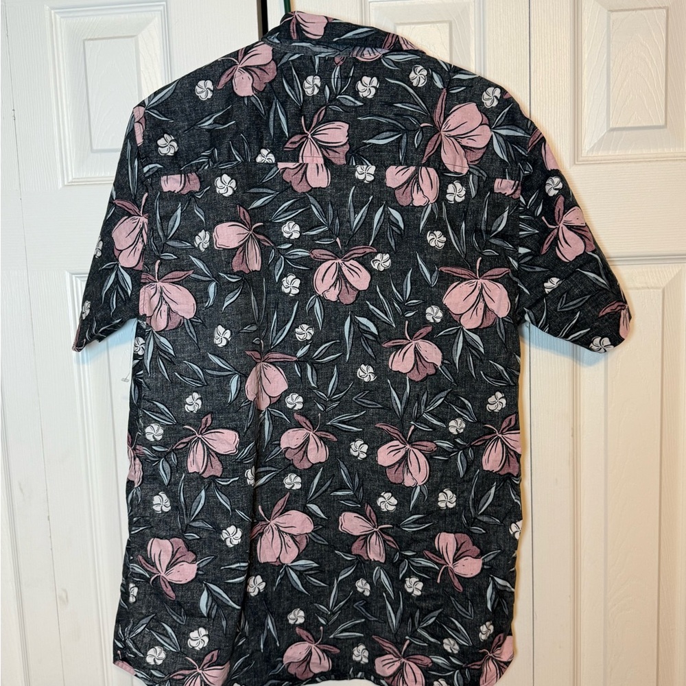 WRV‎  Dark Floral Button Down Shirt - Picture 2 of 3